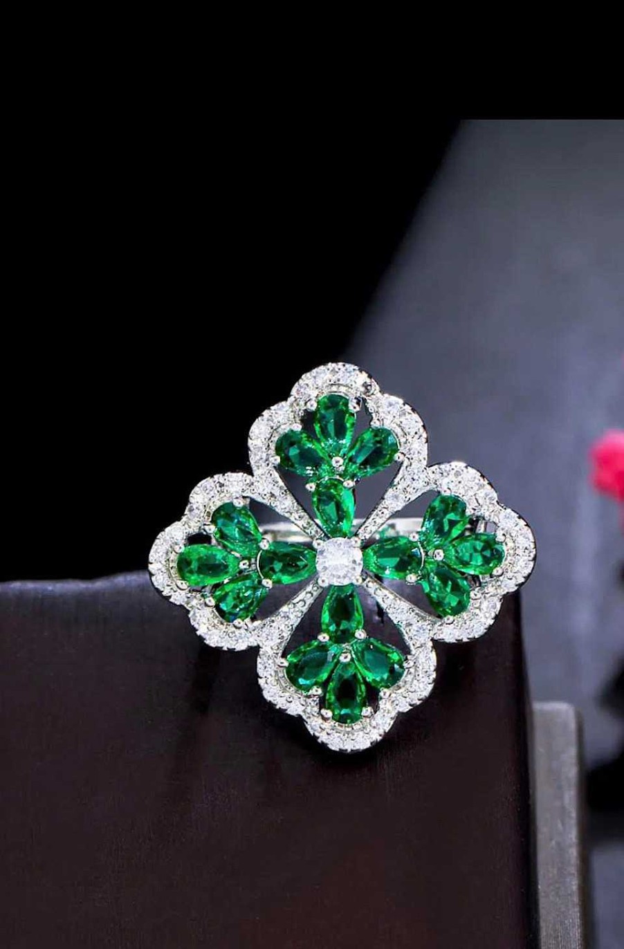 Accesorios Fetiche Suances | Anillo Flor Joya Verde Esmeralda